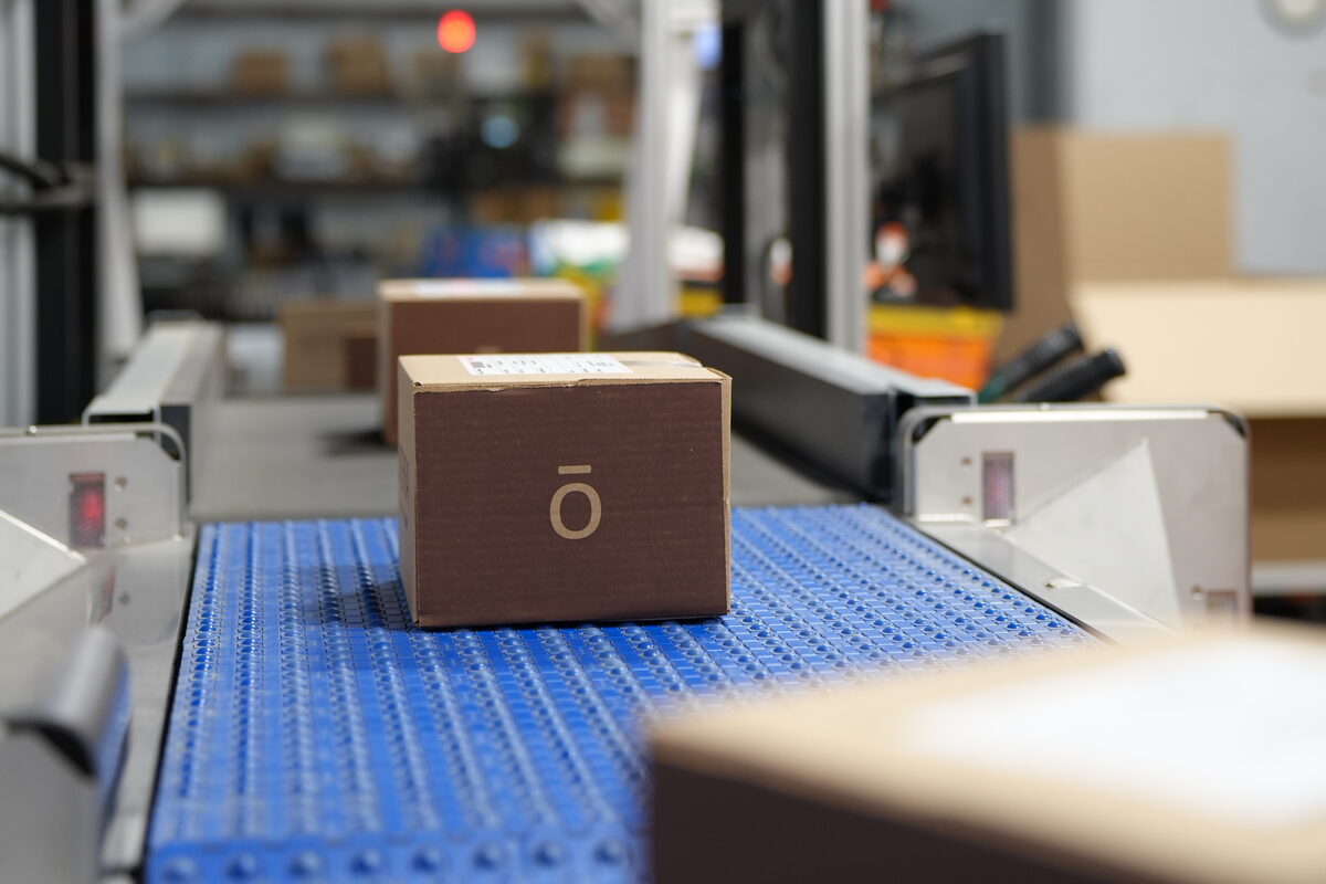 Customer parcel moving through a scanning tunnel on a conveyor